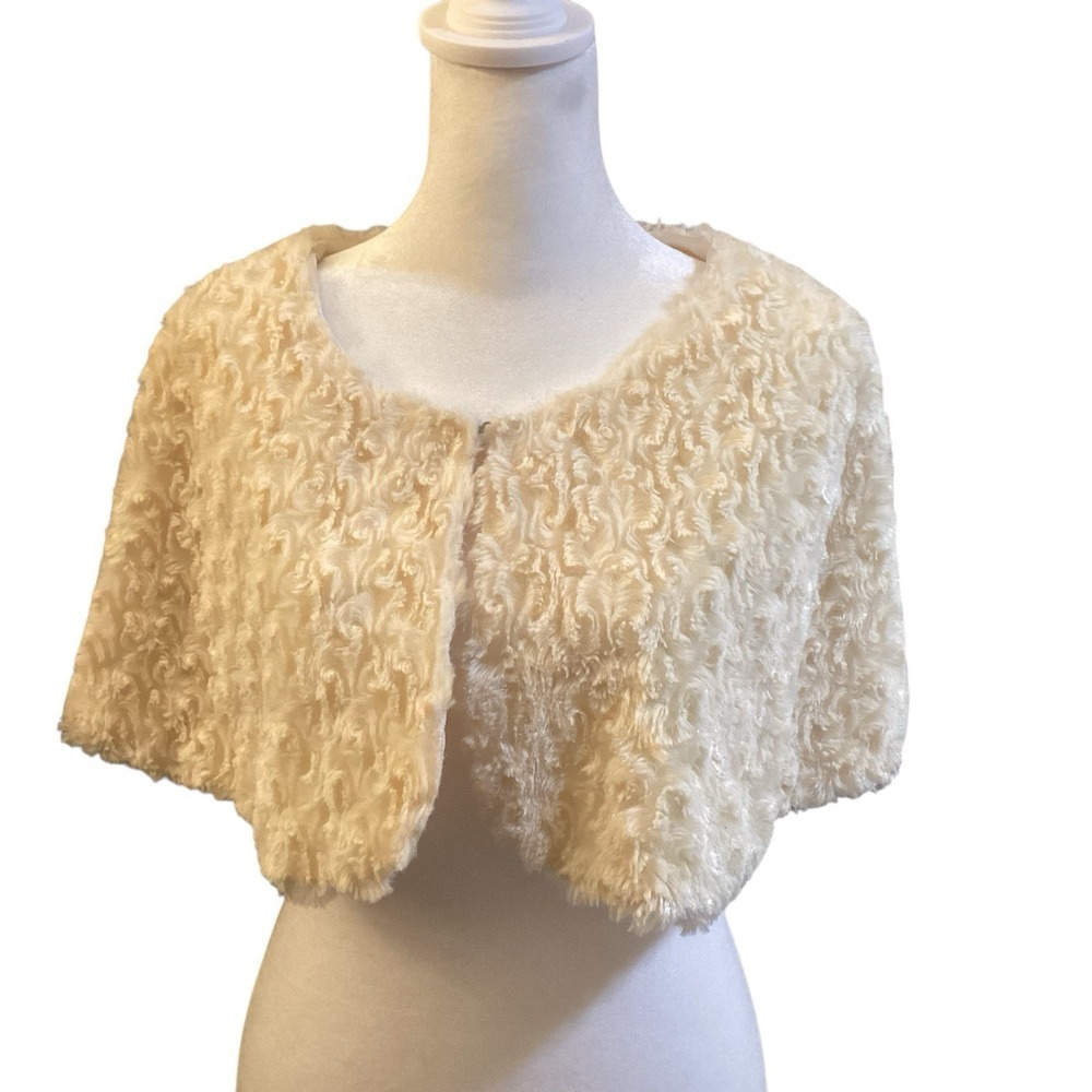 Aggie Ivory Faux Fur Swirl Capelet Cropped Wrap Shrug Cream One Size